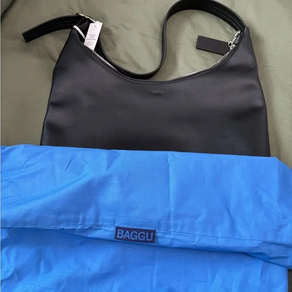 BAGGU Recycled Leather Shoulder Bag - Picture 5 of 7